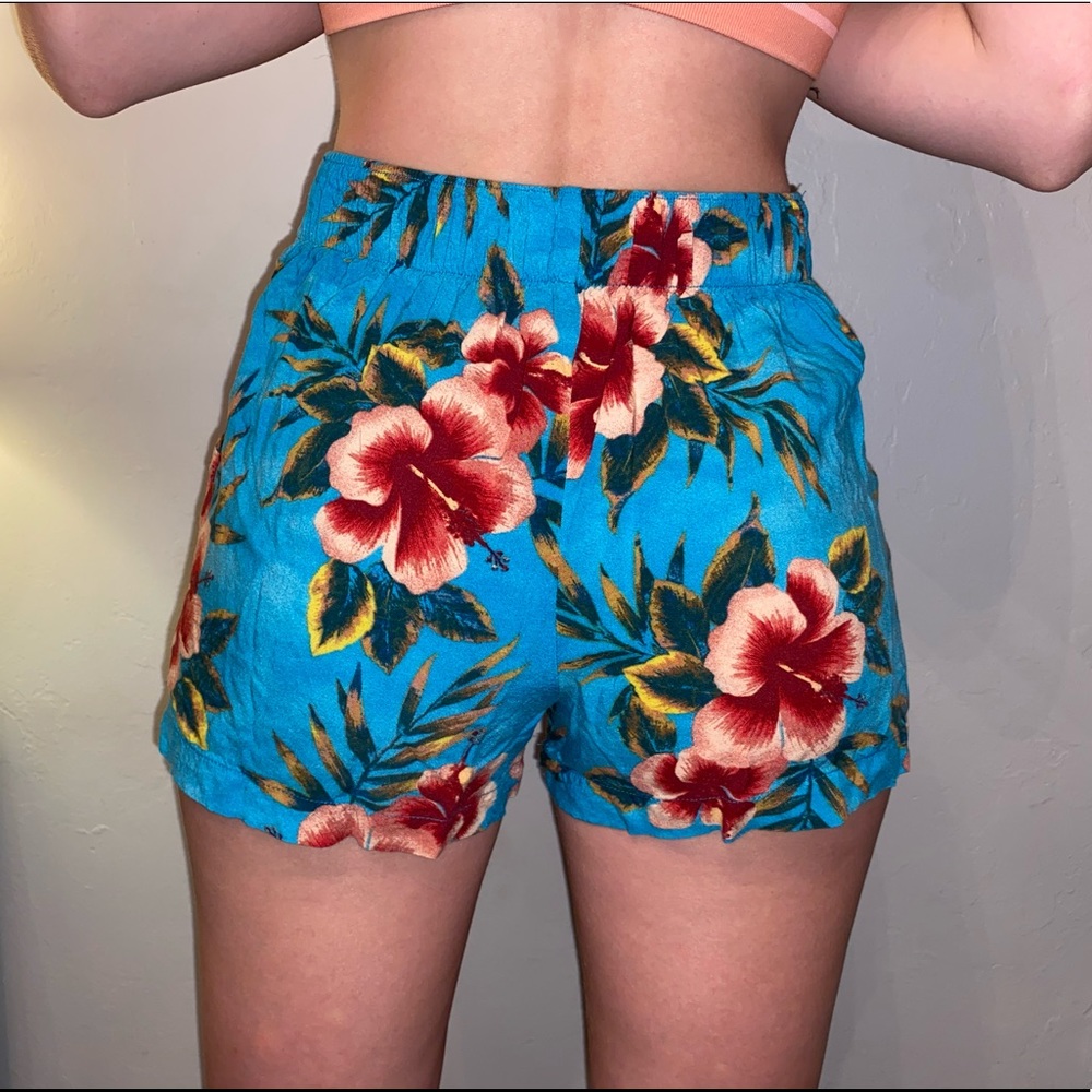 Mossimo Shorts - Picture 3 of 4